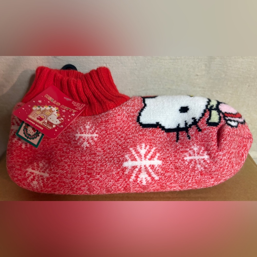 Hello Kitty Slipper Socks - Picture 3 of 5